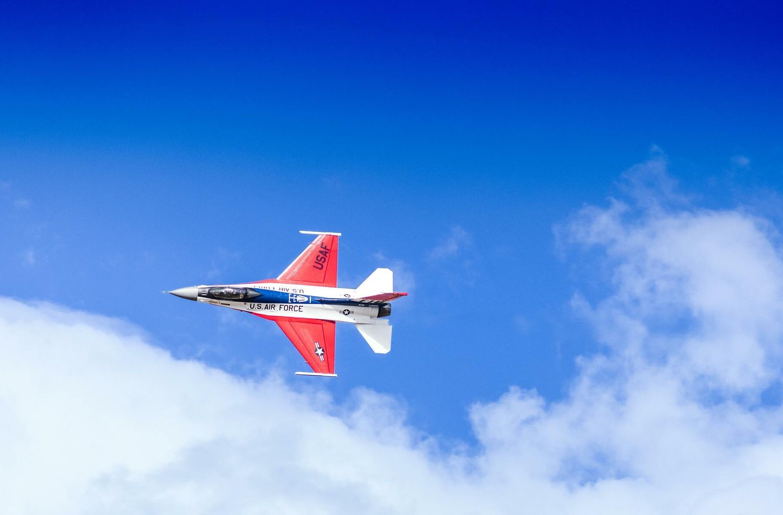 aircraft-cloud-sky-vehicle-airplane-monoplane-1692376-pxhere.com-min