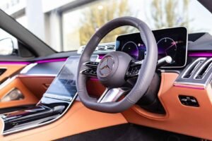 car-gear-shift-speedometer-center-console-Carbon-fibers-vehicle-audio-1692902-pxhere.com-min