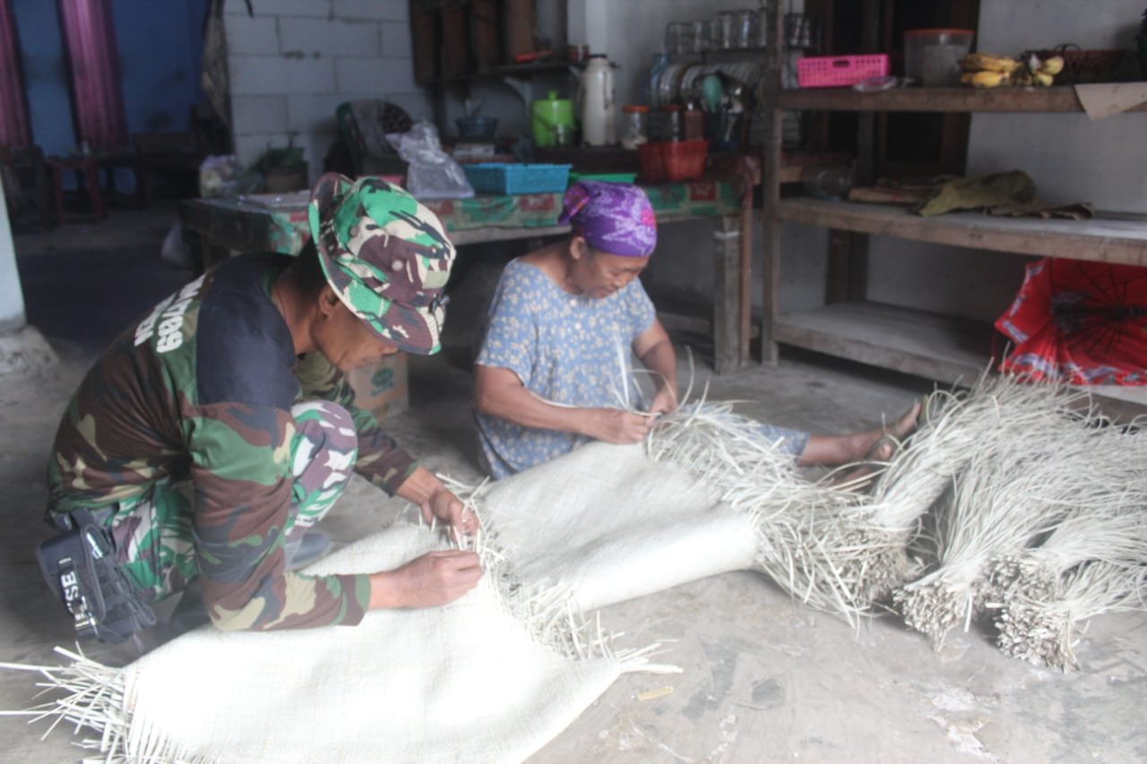 Rabat Beton hingga Anyaman Pandan Menyulam Harapan Warga Somagede