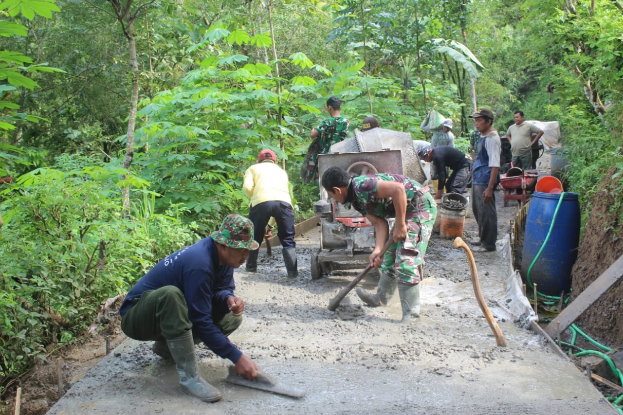 Gotong Royong TMMD Kodim Kebumen, Rabat Beton Jadi Jalan Masa Depan Desa